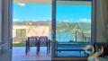Wohnzimmer mit Seeblick