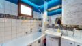 Bad mit Wanne & Fenster